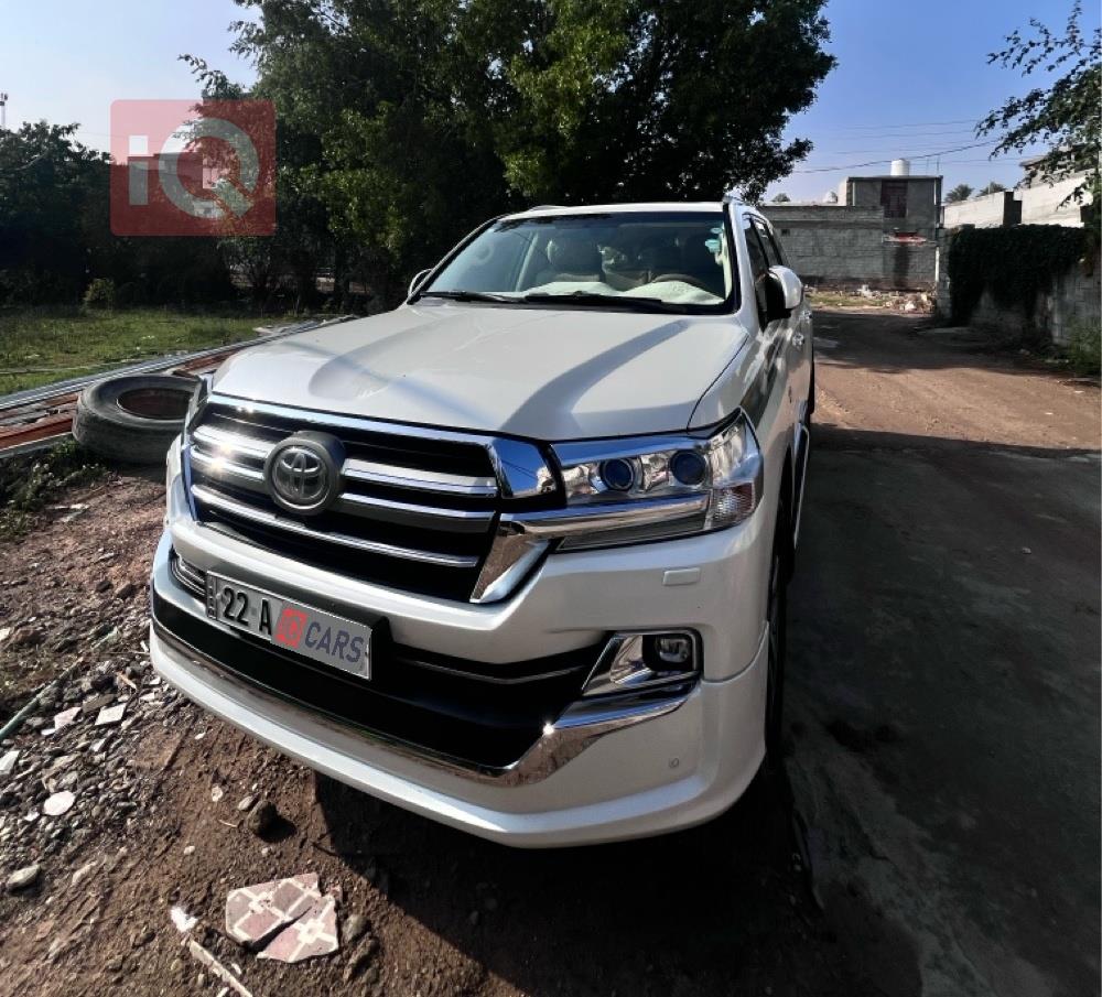 تۆیۆتا لاند کروزەر